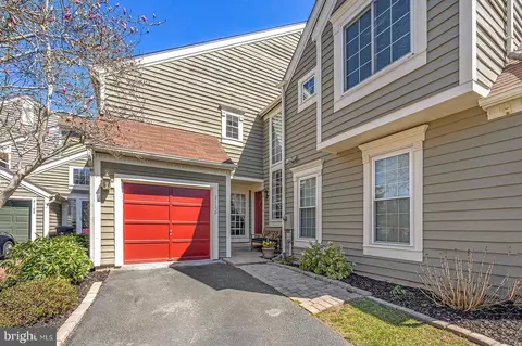 Exterior - 21170 Wildflower Sq, Ashburn, VA 20147 photo 3 of 11