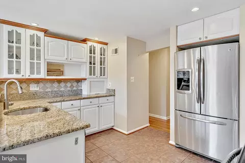 Kitchen - 21170 Wildflower Sq, Ashburn, VA 20147 photo 3 of 7