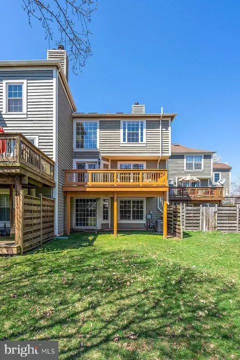 Exterior - 21170 Wildflower Sq, Ashburn, VA 20147 photo 8 of 11