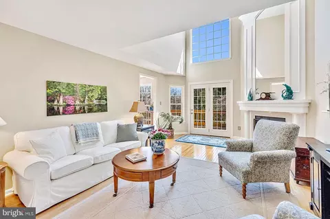 Living - 21170 Wildflower Sq, Ashburn, VA 20147 photo 2 of 5