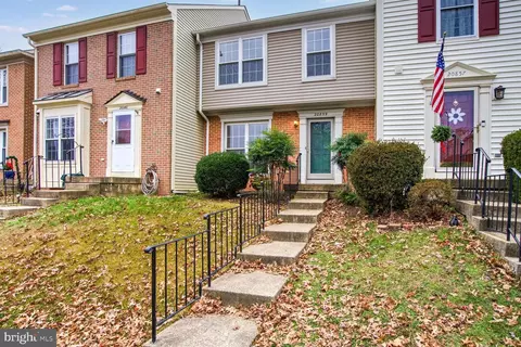 20859 Sandstone Sq, Sterling, VA 20165