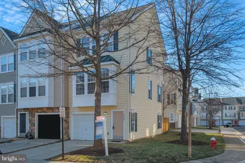 23091 Fontwell Sq, Sterling, VA 20166