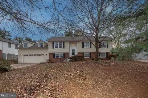 903 W Maple Ave, Sterling, VA 20164