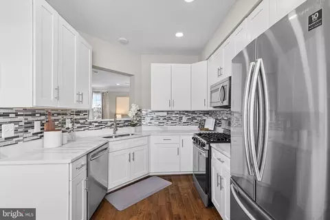 22913 Adelphi Ter, Sterling, VA 20166 photo 5