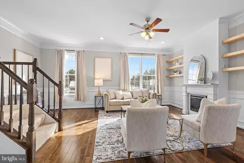 22913 Adelphi Ter, Sterling, VA 20166