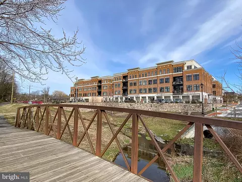 4 Stationmaster St SE #203, Leesburg, VA 20175