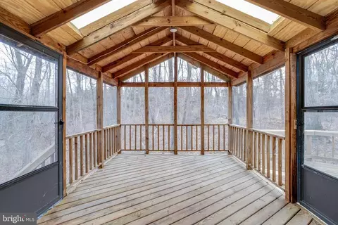 8 Thorton Ct, Sterling, VA 20165 photo 4