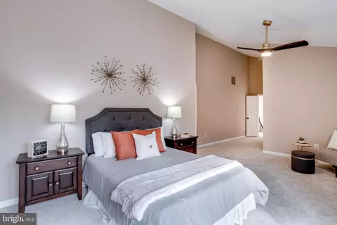 8 Thorton Ct, Sterling, VA 20165 photo 3