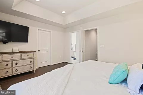 Bedroom - 42368 Alder Forest Ter, Sterling, VA 20166 photo 3 of 7