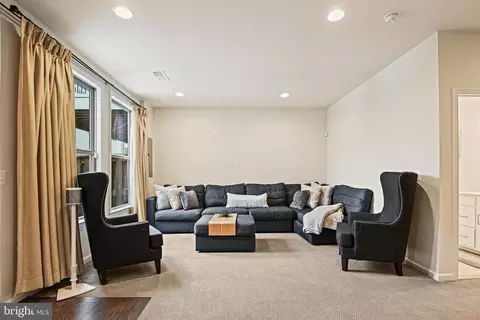 Living - 42368 Alder Forest Ter, Sterling, VA 20166 photo 1 of 4