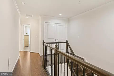 Entry Way - 42368 Alder Forest Ter, Sterling, VA 20166 photo 4 of 6