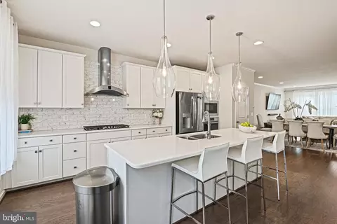 Kitchen - 42368 Alder Forest Ter, Sterling, VA 20166 photo 2 of 5