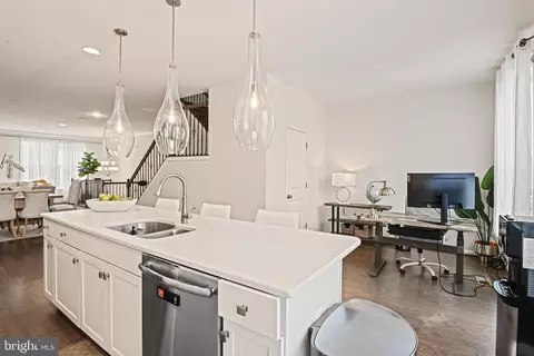 Kitchen - 42368 Alder Forest Ter, Sterling, VA 20166 photo 5 of 5