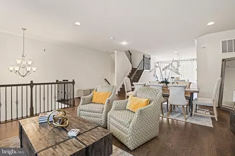 Living - 42368 Alder Forest Ter, Sterling, VA 20166 photo 4 of 4