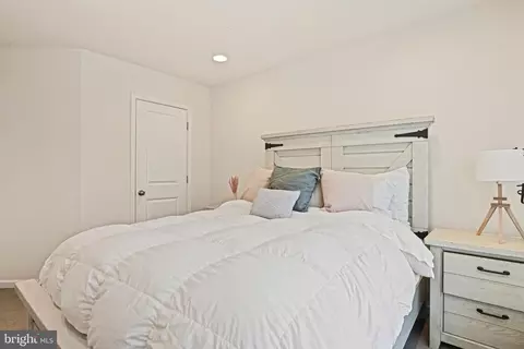 Bedroom - 42368 Alder Forest Ter, Sterling, VA 20166 photo 7 of 7