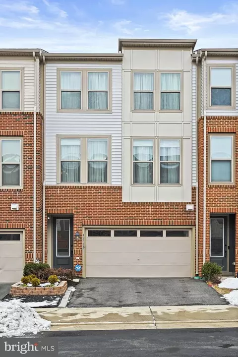 Exterior - 42368 Alder Forest Ter, Sterling, VA 20166 photo 2 of 4