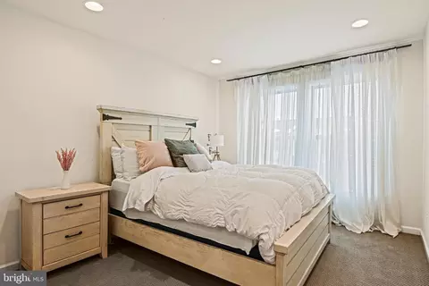 Bedroom - 42368 Alder Forest Ter, Sterling, VA 20166 photo 6 of 7