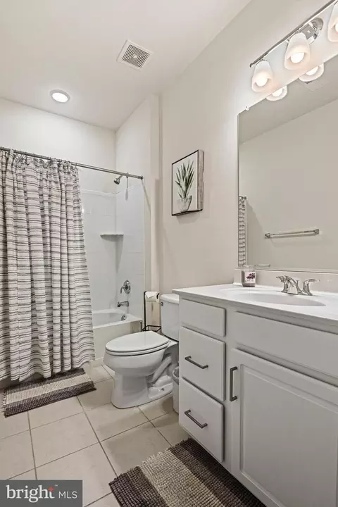 Bath - 42368 Alder Forest Ter, Sterling, VA 20166 photo 1 of 3