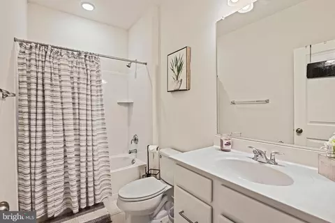 Entry Way - 42368 Alder Forest Ter, Sterling, VA 20166 photo 2 of 6