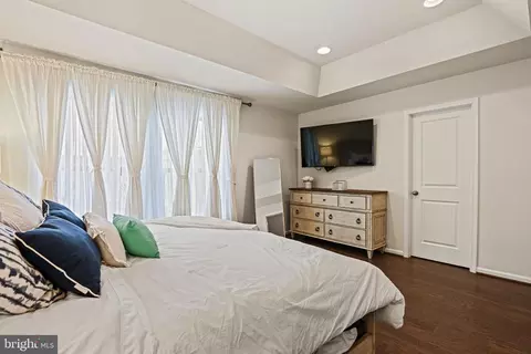 Bedroom - 42368 Alder Forest Ter, Sterling, VA 20166 photo 2 of 7