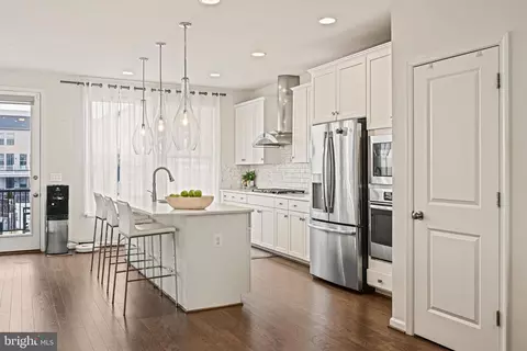 Kitchen - 42368 Alder Forest Ter, Sterling, VA 20166 photo 1 of 5