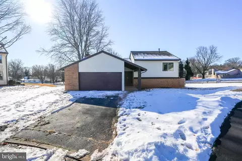 102 Farmington Ter, Sterling, VA 20164