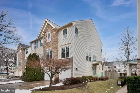 25320 Ashbury Dr, Chantilly, VA 20152