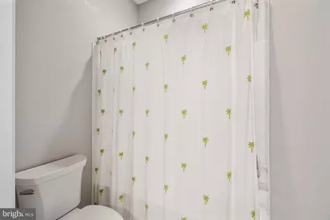 Bath - 22506 Pine Top Ct, Ashburn, VA 20148 photo 5 of 5