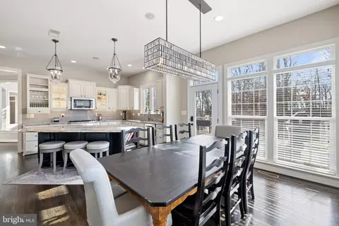 Dining - 22506 Pine Top Ct, Ashburn, VA 20148 photo 5 of 7