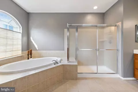 Bath - 22506 Pine Top Ct, Ashburn, VA 20148 photo 2 of 5