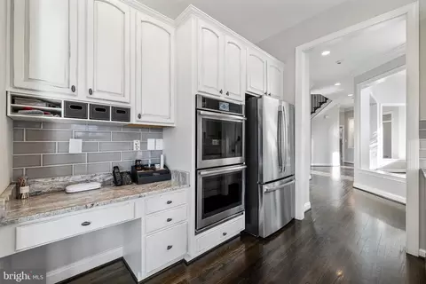 Kitchen - 22506 Pine Top Ct, Ashburn, VA 20148 photo 7 of 7
