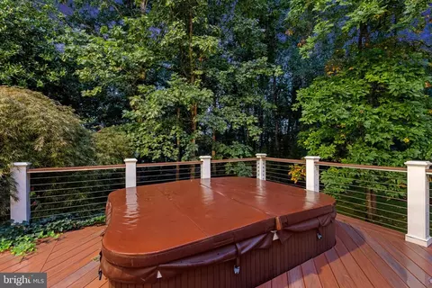Exterior - 22506 Pine Top Ct, Ashburn, VA 20148 photo 15 of 19