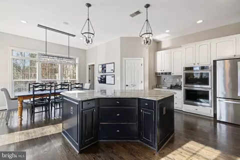 Kitchen - 22506 Pine Top Ct, Ashburn, VA 20148 photo 3 of 7
