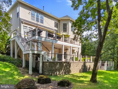 Exterior - 22506 Pine Top Ct, Ashburn, VA 20148 photo 11 of 19