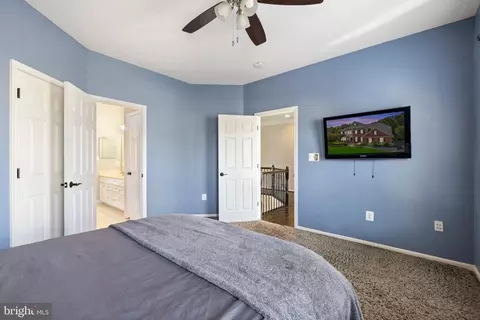 Bedroom - 22506 Pine Top Ct, Ashburn, VA 20148 photo 4 of 6