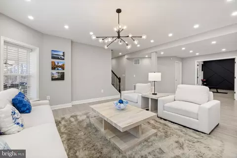 Living - 22506 Pine Top Ct, Ashburn, VA 20148 photo 6 of 6