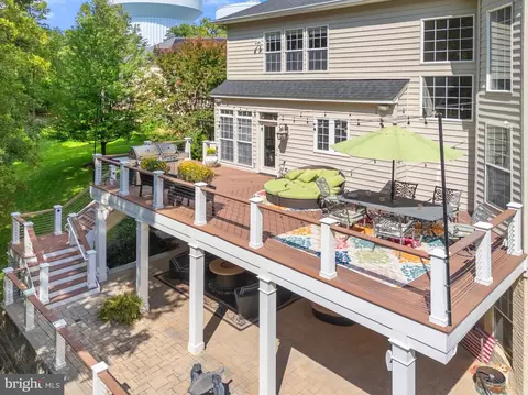 Exterior - 22506 Pine Top Ct, Ashburn, VA 20148 photo 8 of 19