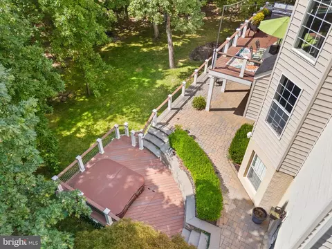 Exterior - 22506 Pine Top Ct, Ashburn, VA 20148 photo 13 of 19