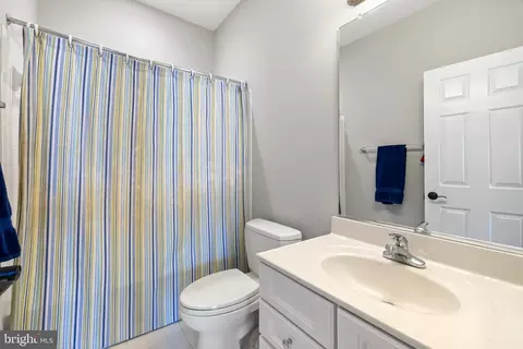 Bath - 22506 Pine Top Ct, Ashburn, VA 20148 photo 4 of 5