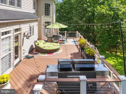 Exterior - 22506 Pine Top Ct, Ashburn, VA 20148 photo 5 of 19