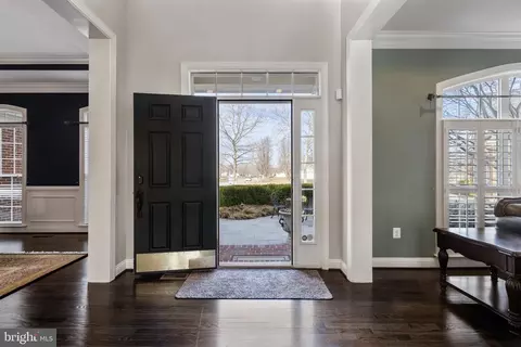 Entry Way - 22506 Pine Top Ct, Ashburn, VA 20148 photo 2 of 14