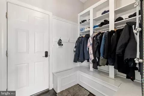 Entry Way - 22506 Pine Top Ct, Ashburn, VA 20148 photo 11 of 14