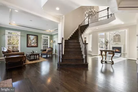 Entry Way - 22506 Pine Top Ct, Ashburn, VA 20148 photo 4 of 14