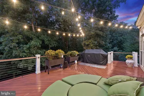 Exterior - 22506 Pine Top Ct, Ashburn, VA 20148 photo 6 of 19