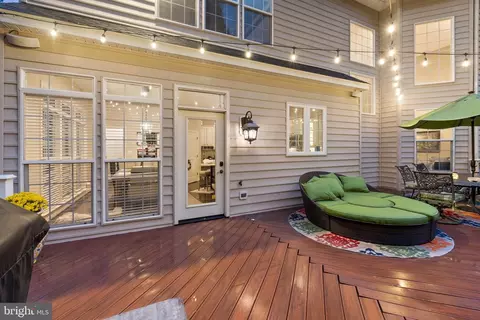 Exterior - 22506 Pine Top Ct, Ashburn, VA 20148 photo 4 of 19