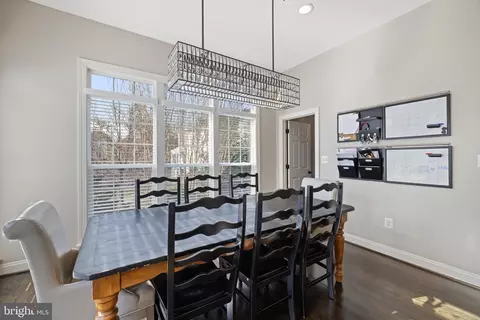Dining - 22506 Pine Top Ct, Ashburn, VA 20148 photo 6 of 7