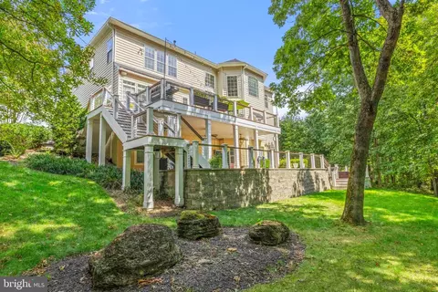 Exterior - 22506 Pine Top Ct, Ashburn, VA 20148 photo 10 of 19