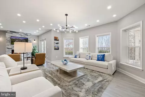 Living - 22506 Pine Top Ct, Ashburn, VA 20148 photo 4 of 6
