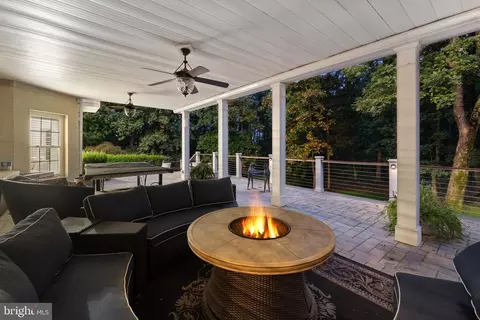Exterior - 22506 Pine Top Ct, Ashburn, VA 20148 photo 14 of 19