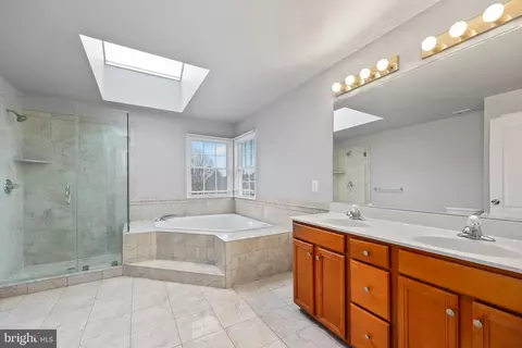Bath - 21683 Bronte Pl, Ashburn, VA 20147 photo 1 of 3